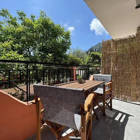 Athina Apartament *